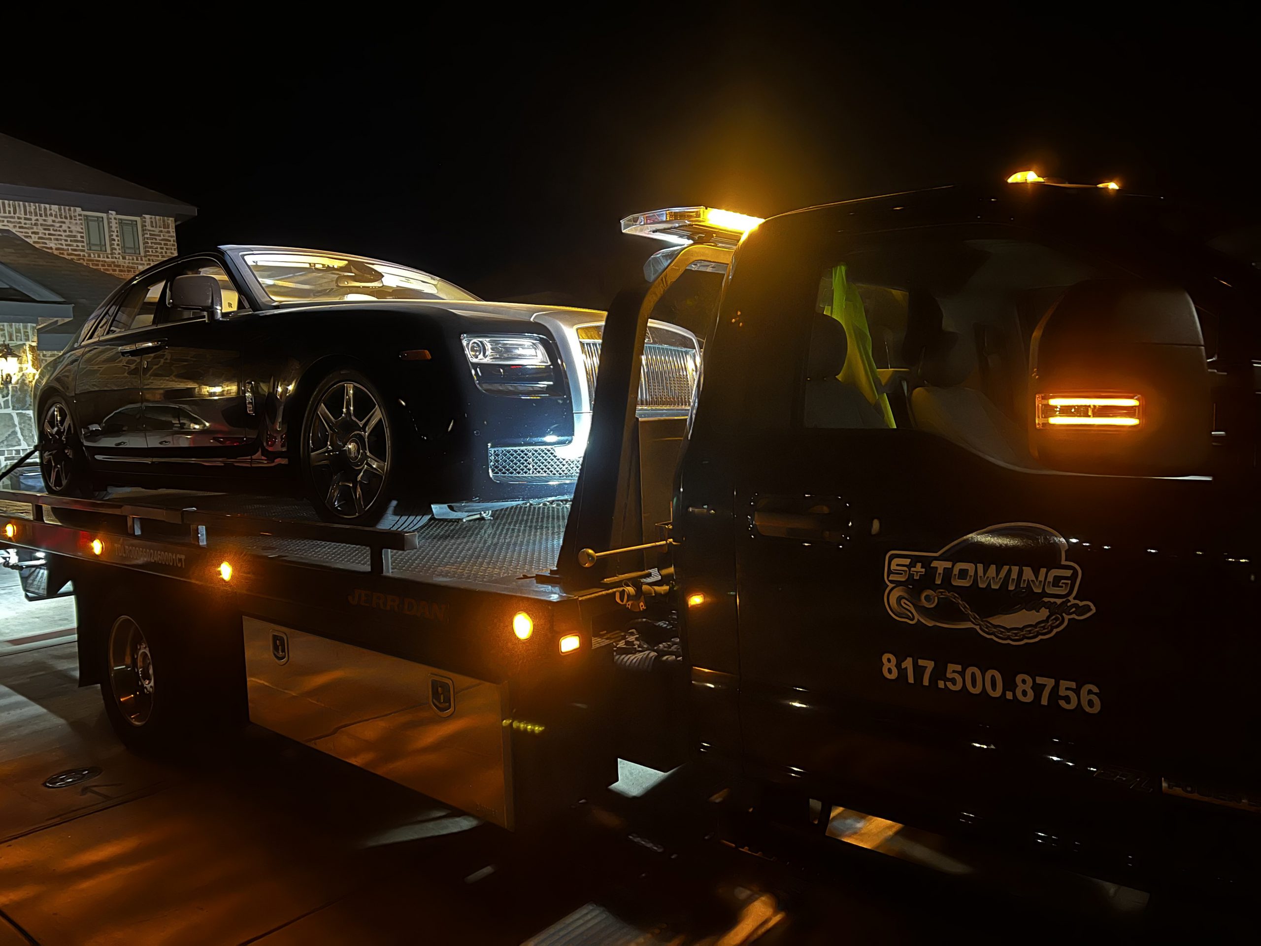 24/7 luxury Towing Service & Roadside Assistance in Dallas-Fort Worth, TX | S+ Towing Service