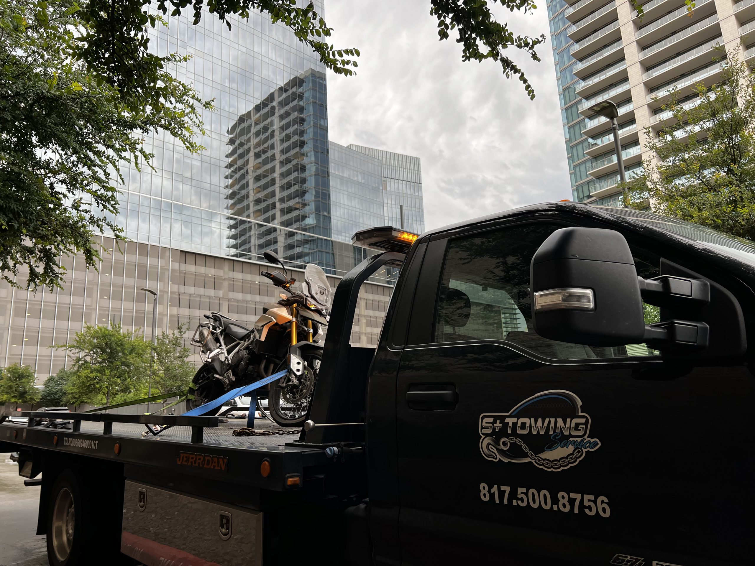 24/7 Towing Service & Roadside Assistance in Dallas-Fort Worth, TX | S+ Towing Service